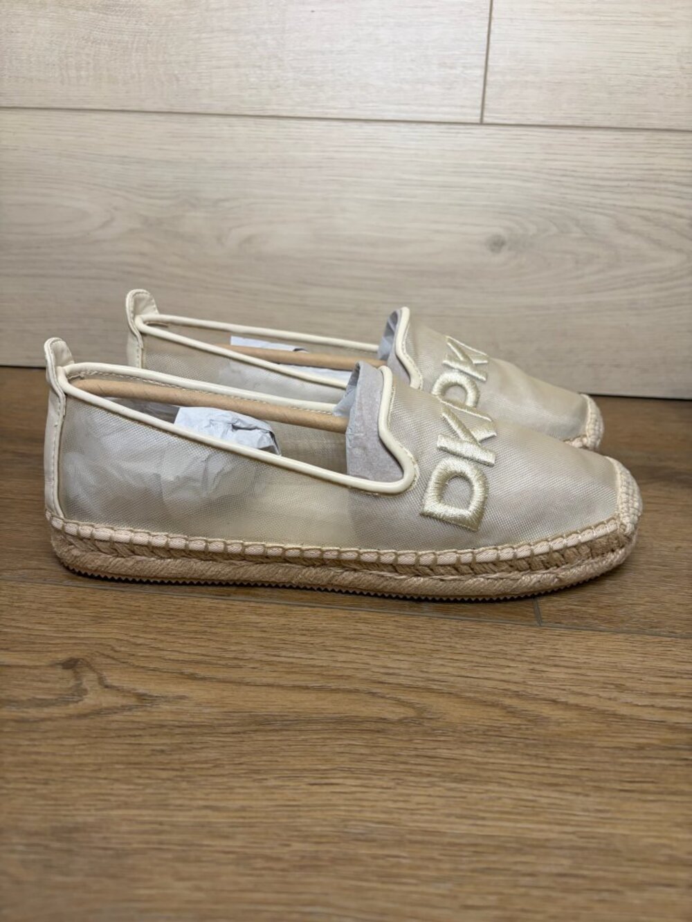DKNY Mallandra Logo Espadrille Bone Flats Summer Size 7.5